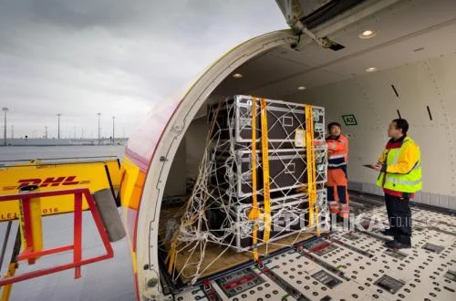 DHL Express Luncurkan Layanan Kargo Berat Ekspres Global