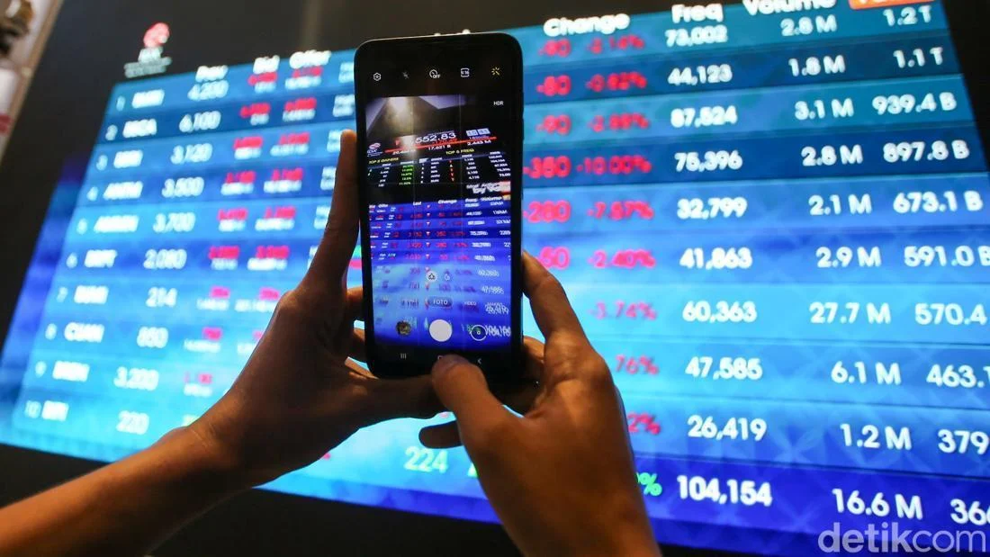 IHSG Anjlok, Bursa ASEAN Kompak Menguat