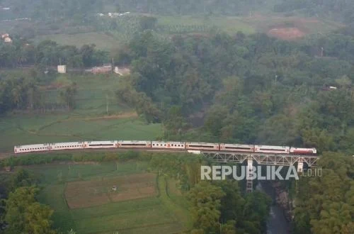 KA Cikuray: Andalan Garut-Jakarta, Angkut Jutaan Penumpang