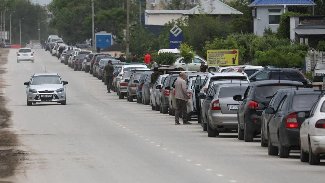 Kelangkaan BBM Picu Antrean Panjang di Crimea Akibat Serangan Ukraina