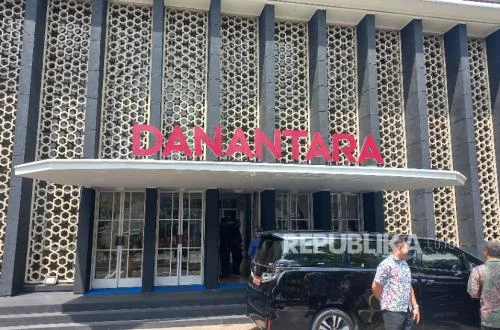 Moody's Beri Peringkat Baa2, Prospek Negatif untuk Danantara