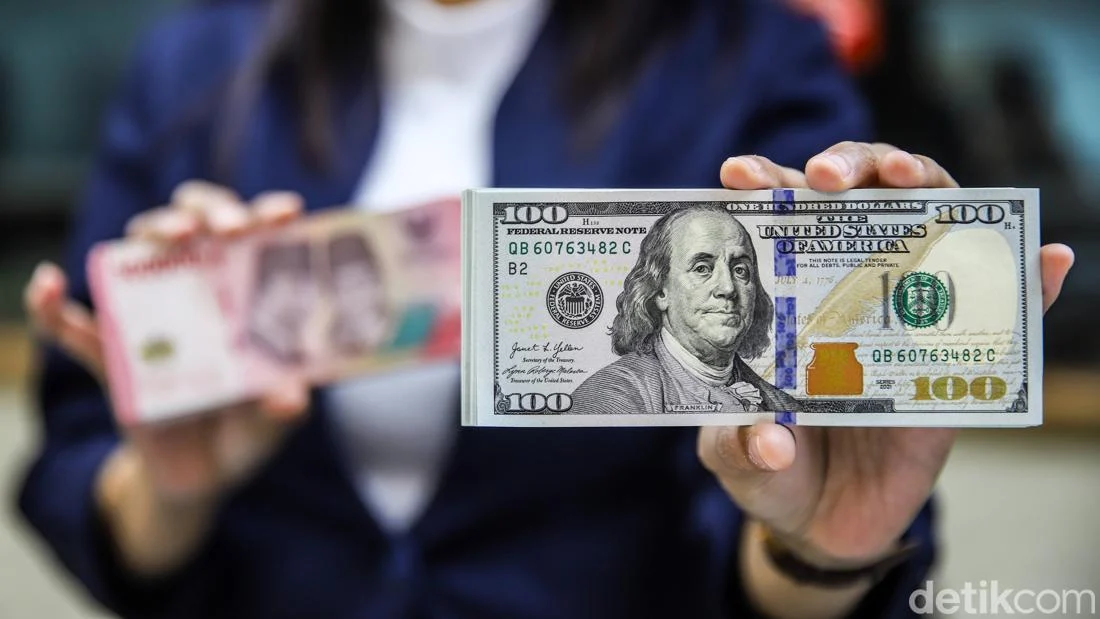Rupiah Terpuruk, Dolar AS Capai Rp18.000, Pasar Khawatir