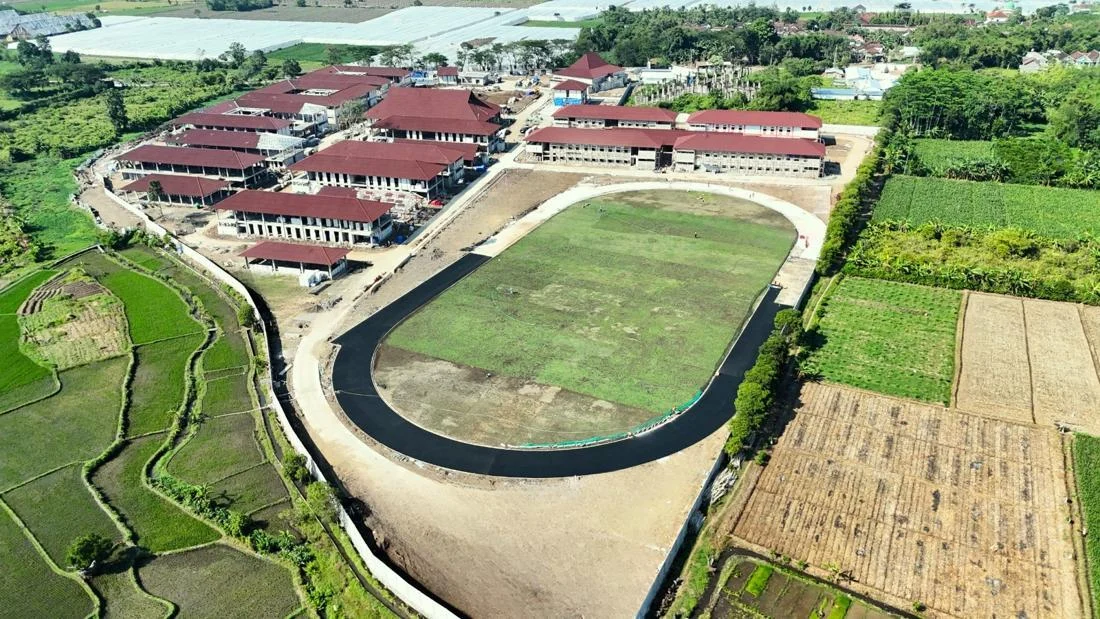 Sekolah Rakyat Jember: Lapangan Sepak Bola Standar Internasional untuk Generasi Muda